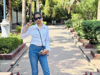 naked webcam girl AmairaSingh