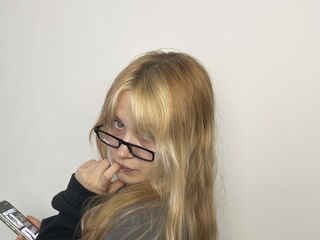 topless webcam girl EloiseGow
