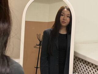 camgirl playing with dildo AliceBarin