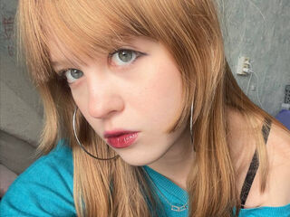 camgirl showing pussy AmberLune