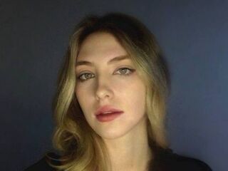 camgirl shaving pussy AmyHuckabey