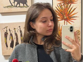 naughty camgirl fingering shaved pussy AnnaMariardi
