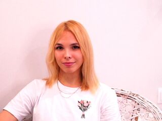 camgirl playing with dildo AvelinaRose