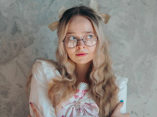 camslut showing pussy BellaMorley