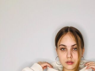 hot cam girl fingering shaved pussy BrimladExcell