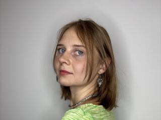 girl shaving pussy DenniseVerso