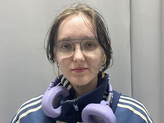 topless webcam girl DoraDawson