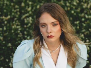 naked girl with webcam masturbating with vibrator DrusillaPettet