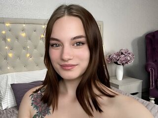 webcam girl ElleMills