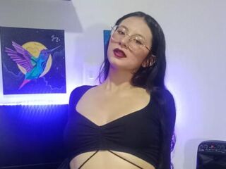 camgirl playing with sextoy EmberCullen