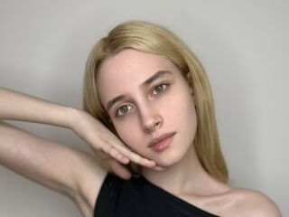topless webcamgirl EmmaHurriet