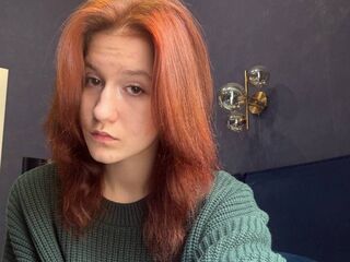 naughty cam girl fingering shaved pussy EmmaTrippa