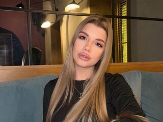 camgirl showing tits EmmyRamsdell