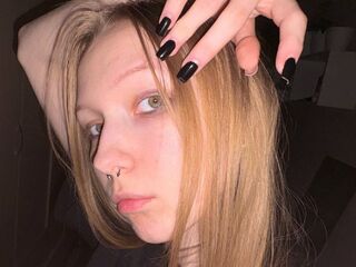 camwhore masturbating with dildo GriselCammarano