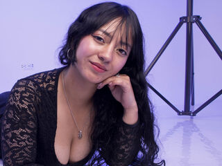 naked camgirl masturbating with dildo IsabellaBot