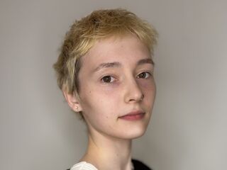 naughty camgirl photo JenelleBarette