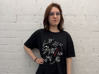 camgirl fingering shaved pussy JoslynForrester