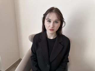 masturbating camgirl JulietVeis