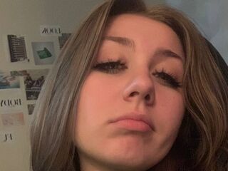 cam girl masturbating with dildo KatiesPiers