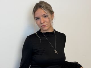 adult webcam chatroom KeiraTullier
