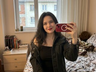 naked camgirl masturbating with dildo KeliCollymore