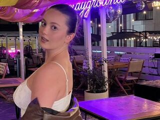naughty camgirl masturbating with dildo KyleeBig
