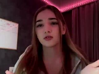 hot cam girl fingering shaved pussy LaurynKendell