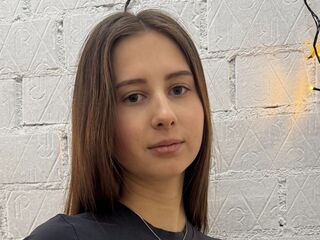 fingering camgirl LaurynTinkle