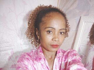 cam girl masturbating with sextoy LayahMorgane