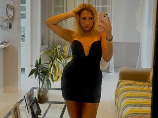 naked cam girl fingering pussy LunaVeller