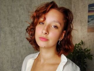 camgirl fingering bald pussy LylianRose