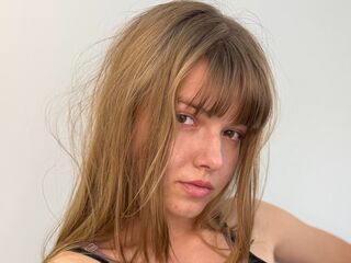 camgirl fingering pussy LynetteOba