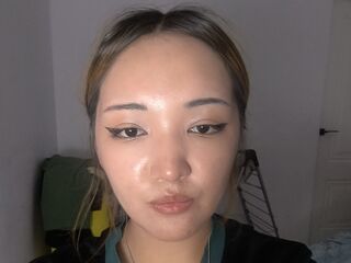 camslut showing tits MiaChinessa