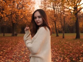 camgirl playing with dildo MillisaTravel