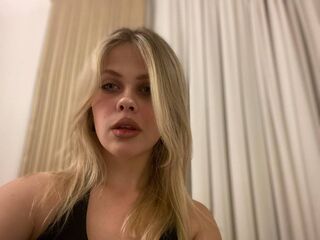 camgirl spreading pussy MoonFlirt