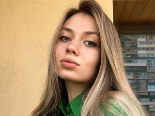 naughty camgirl masturbating with vibrator NataliPalm