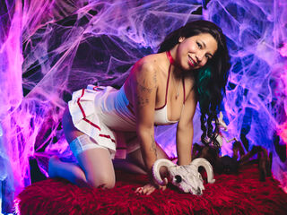 naked girl with webcam masturbating with dildo PaulinaJaece