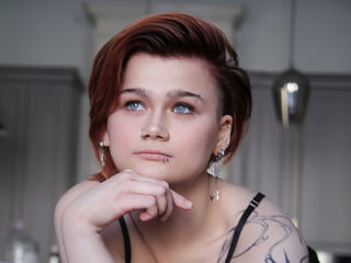 webcamgirl PeachAveline