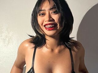 kinky video chat performer QuinnRoxy