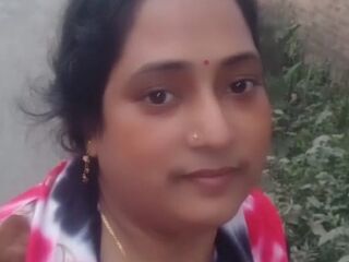 girl webcam show RiyaSen