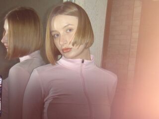 naked camgirl masturbating with vibrator RosinaHeverley