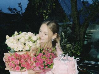 webcam babe chatroom SharlynHazelton
