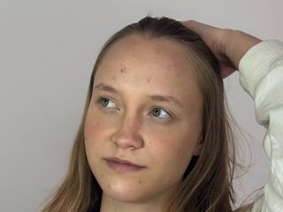 girl cam SharriDougan