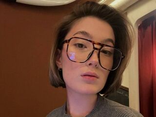 hot strip tease webcam SheilaSweezer