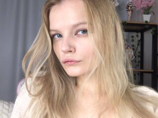 naked camgirl picture ShelyMilan