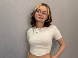 naughty cam bitch ShemikaDestro