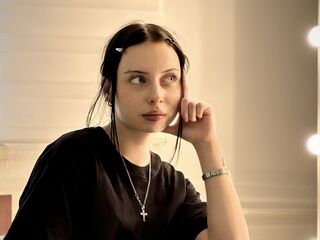 adult cam show SilviaTieken