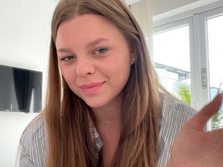 live webcam performer TeneshaQuinerly