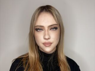 girl shaving pussy VirgieJanosek